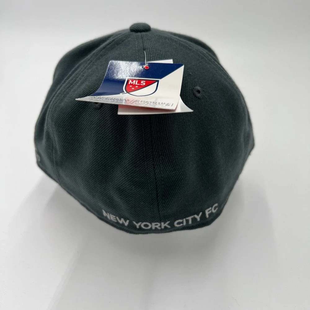 Adidas New York‎ City FC NYCFC MLS Fitted Hat Size 7 1/8 Dark Gray Flat Brim Cap